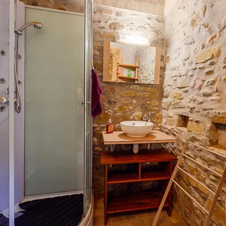Holiday home Moulin St Pierre Bord De Riviere Limoux